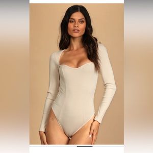 Beige lulus long sleeve bodysuit with sweetheart neckline